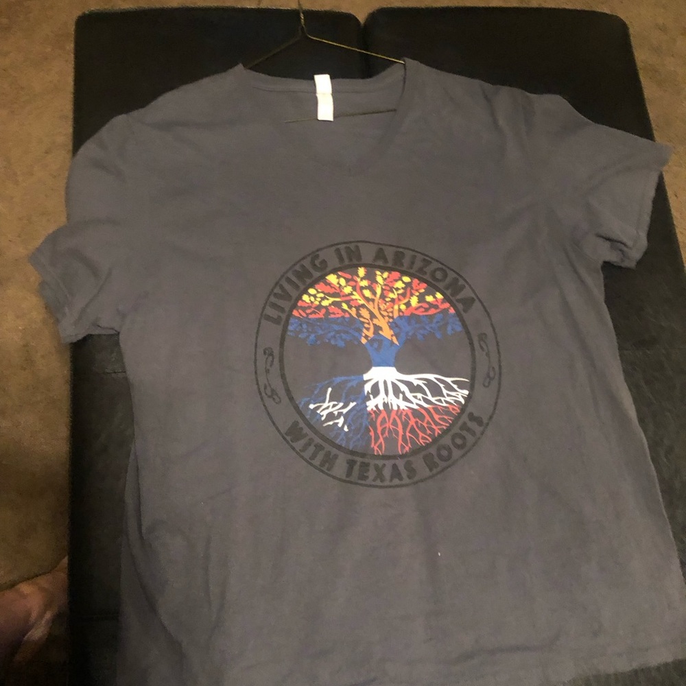 Living in Arizona with Texas roots gray T-shirt